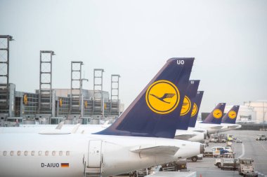 Frankfurt 1 terminalindeki Lufthansa uçakları 