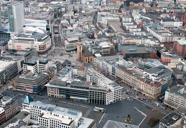 Vista panorámica del paisaje urbano de la ciudad de Frankfurt la fi — Foto de Stock