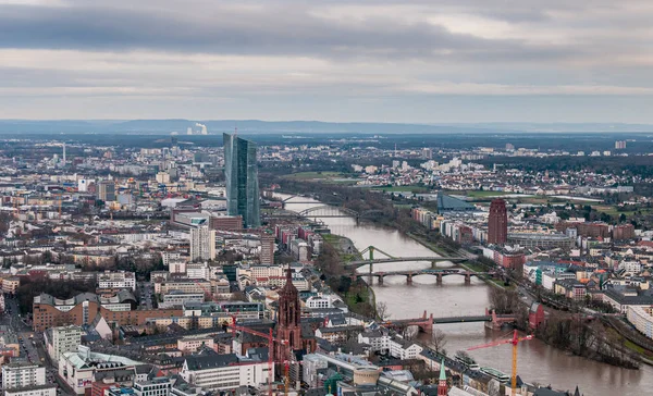 Panoramisch uitzicht op het stadsgezicht van de stad Frankfurt de fi — Stockfoto