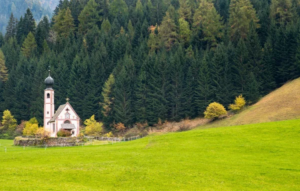 La chiesa di San Giovanni, Ranui, Chiesetta di san giovanni in R — Foto Stock