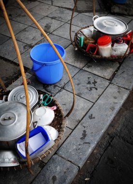 Vietnam metal mutfak gereçleri hazır ve servis için.