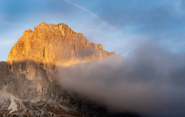Picos de montaña de Langkofel o Saslonch, cordillera en el d —  Fotos de Stock
