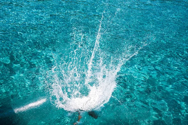 Teenager jumping freestyle to the blue sea from a boat — Stock Photo, Image