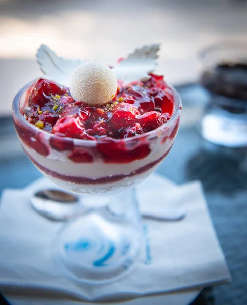 Delicious sweet cheese cake with red berries and a piece white c — Stock Photo, Image