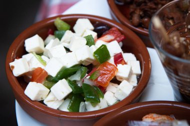  Yunan salatası çeşitli sağlıklı sebzeler ve beyaz