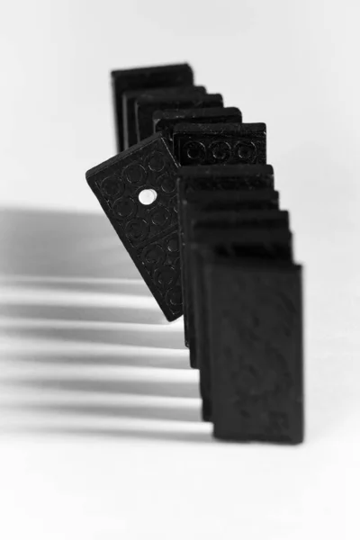 Fekete Domino Blokkok Alá Elszigetelt Fehér Háttér — Stock Fotó