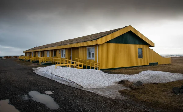 Case Cottage Metalliche Gialle Durante Inverno Islanda — Foto Stock