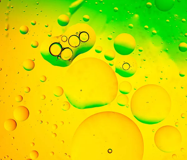 色彩斑斓的玻璃碗中的油 肥皂图像 — 图库照片