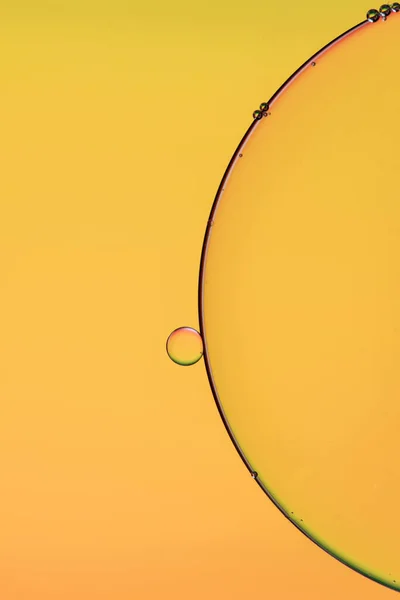 Abstrakt Bild Olja Vatten Och Tvål Glasskål Med Färgstark Bakgrund — Stockfoto