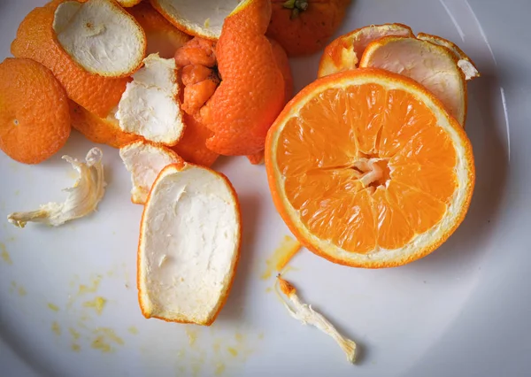 Naranja Cítrico Fruta Sana Sobras Plato Blanco — Foto de Stock
