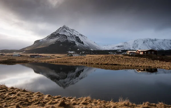 Typical Icelandic Dramatic Winter Landscape Lake Mountains Covered Snow Arnarstapi — Stock Photo, Image