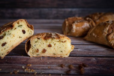 Geleneksel Kıbrıs paskalyasının lezzetli peynirli hamur işleri. Bu hamur işleri Ortodoks Hıristiyan Paskalyası sırasında espasialdir..