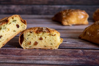 Geleneksel Kıbrıs paskalyasının lezzetli peynirli hamur işleri. Bu hamur işleri Ortodoks Hıristiyan Paskalyası sırasında espasialdir..