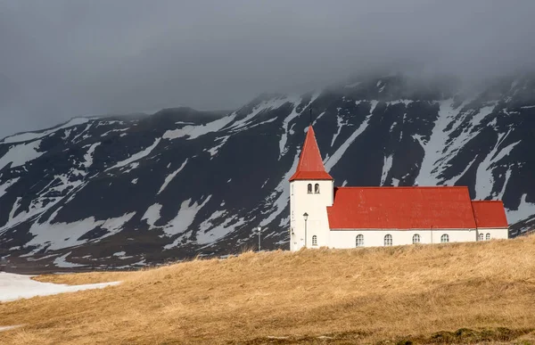 Zlanda Nın Arnarstapi Köyü Yakınlarındaki Snaefellsnes Yarımadasındaki Pitoresk Stadastadakirkja Kilisesi — Stok fotoğraf