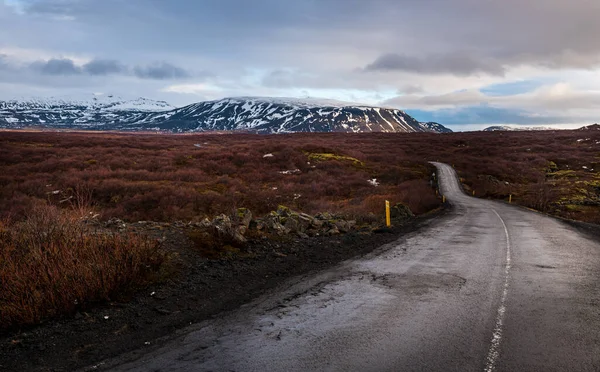 Lege Snelweg Landweg Het Voorjaar Het Eiland Ijsland — Stockfoto