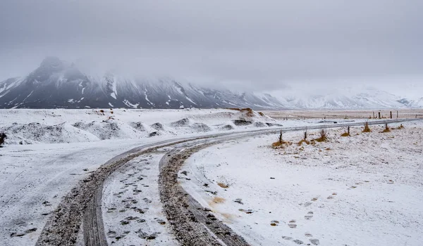 Carretera Vacía Camino Congelado Con Nieve Invierno Islandia —  Fotos de Stock