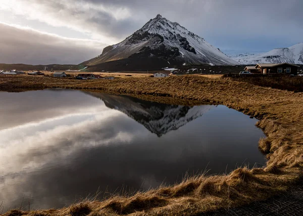 Mountain Landscape Hilltop Reflection Lake Arnarstapi Area Snaefellsnes Peninsula Iceland — Stock Photo, Image