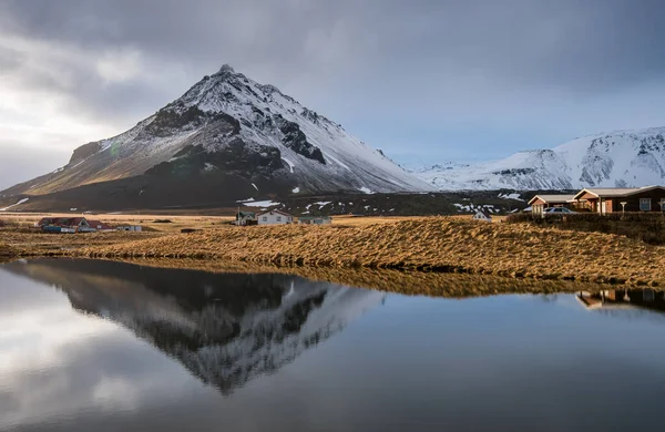 Mountain Landscape Hilltop Reflection Lake Arnarstapi Area Snaefellsnes Peninsula Iceland — Stock Photo, Image
