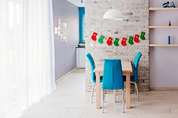 Noel dekorasyonu ile yemek odası — Stok fotoğraf
