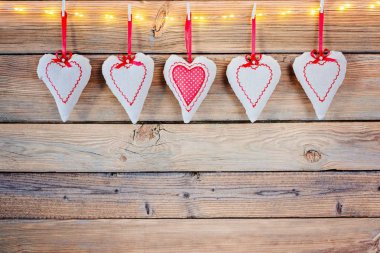 Eski rustik ahşap arka plan Tekstil Kalpler.