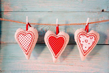 Eski rustik ahşap arka plan Tekstil Kalpler.