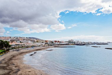 Plaj, şehir ve okyanus görüntüleme