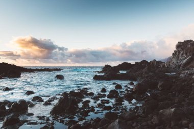 Tenerife kayalık Sahil gün batımında