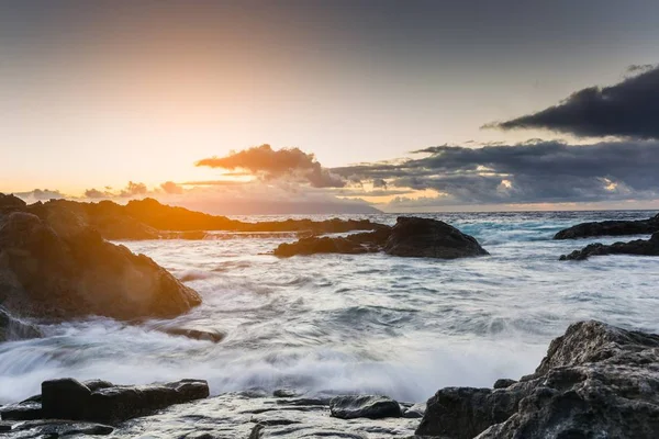 Puesta de sol en la costa rocosa de Tenerife — Foto de Stock