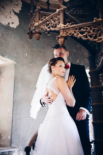 Young Bride and Groom on old stairs. Wedding day. Wedding session — Stock Photo, Image