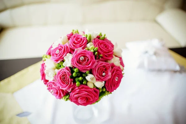 Beautiful wedding flowers roses — Stock Photo, Image