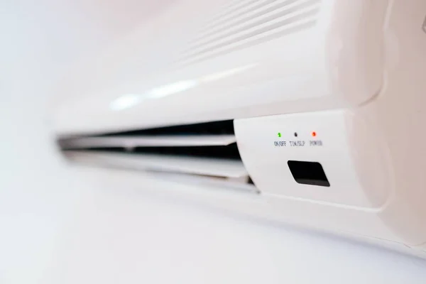 Aire acondicionado blanco en casa — Foto de Stock