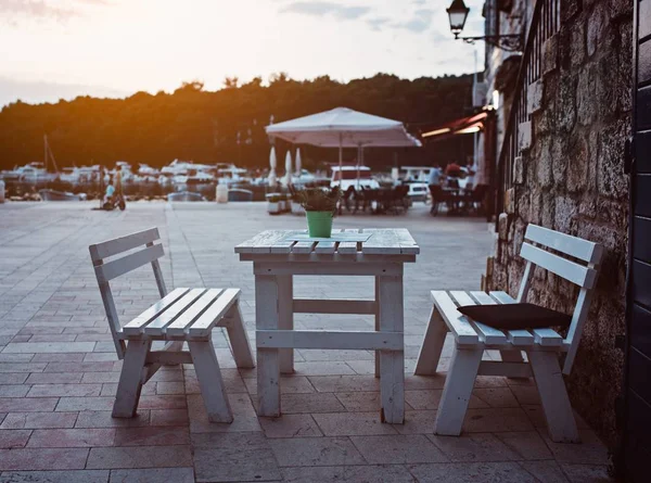 Restoran yemek masası açık havada — Stok fotoğraf