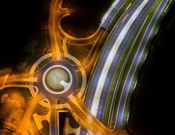 Crossroads and roundabout at night. — Stock Photo, Image