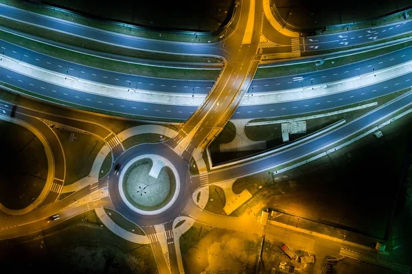 Crossroads and roundabout at night. — Stock Photo, Image