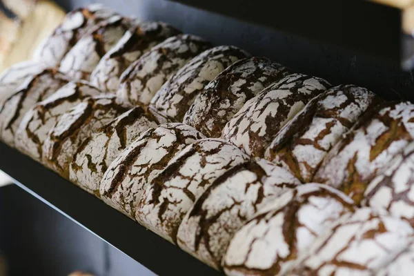 Taze pişmiş ekmek sıcak