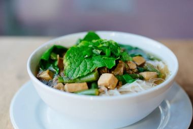 Taze Vietnamca pho çorbası