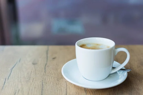 's ochtends koffie in witte kop — Stockfoto