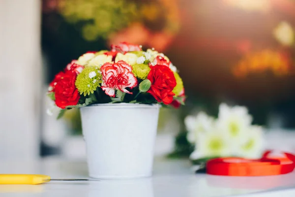 Hermoso ramo de flores de clavel de colores —  Fotos de Stock