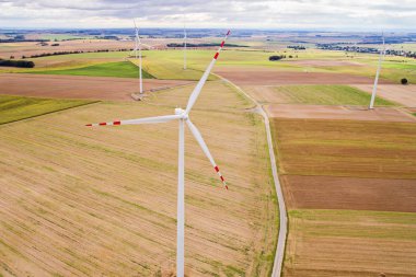 Rüzgar elektrik jeneratörü hava dron görünümü