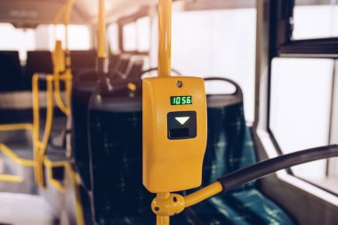 Modern şehir otobüs bilet validator.