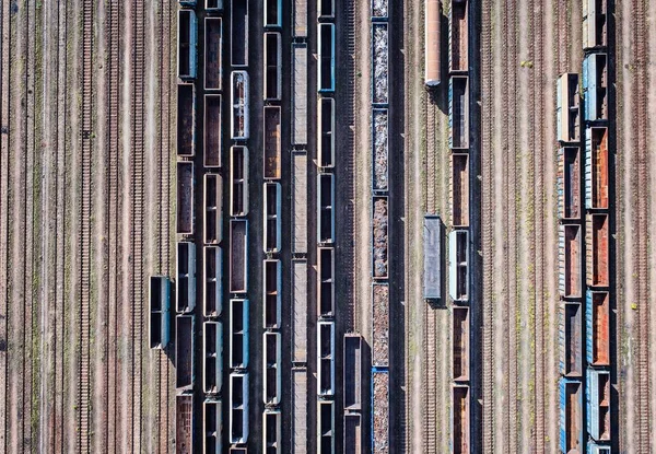 Εναέριο κηφήνα προβολή στο τερματικό σιδηροδρομικών μεταφορών — Φωτογραφία Αρχείου