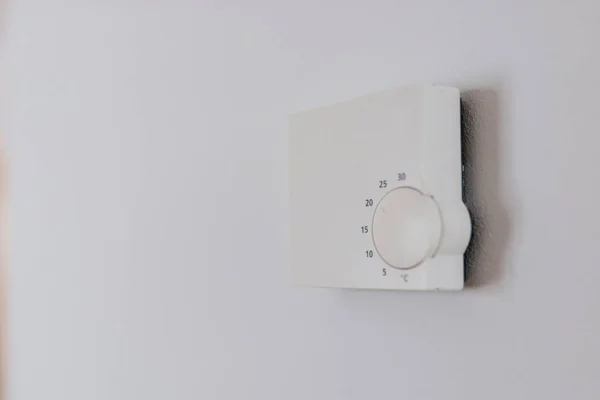 Home heating regulating thermostat — Stock Photo, Image