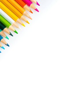 Ahşap renkli kalemler satırda ben