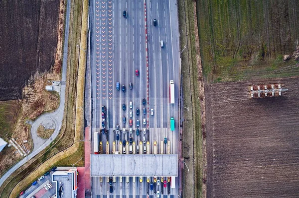 Vista aérea del dron en el punto de cobro del peaje —  Fotos de Stock