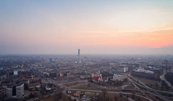 Drone антена вечір переглядати на Вроцлав. — стокове фото