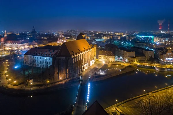 Aerial natt drone Visa på Ostrow Tumski i Wrocław. — Stockfoto