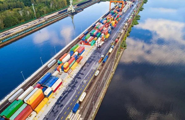 Cargo river harbour with shipping containers. — Stock Photo, Image
