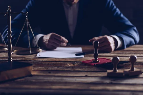 Notary public notarizes document in his office — Stock Photo, Image