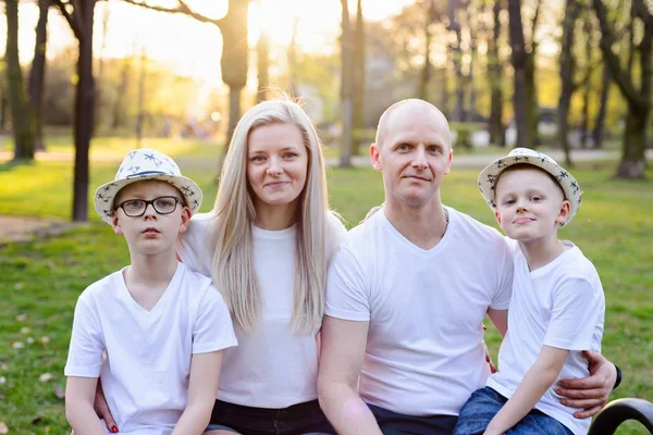 Family portrait on bench in park — Stock Photo, Image