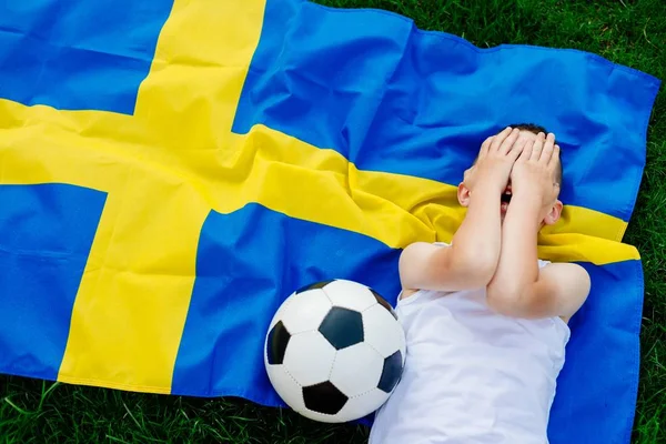 Besviken Sveriges Herrlandskamper Fotboll Barn Pojke Med Fotboll Boll Och — Stockfoto
